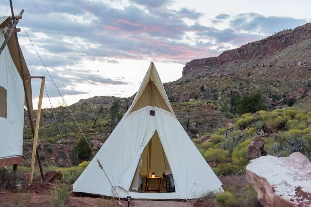 Under Canvas Zion Virgin Phòng bức ảnh